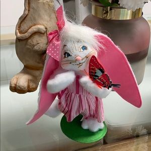 Annalee spring bunny with butterfly